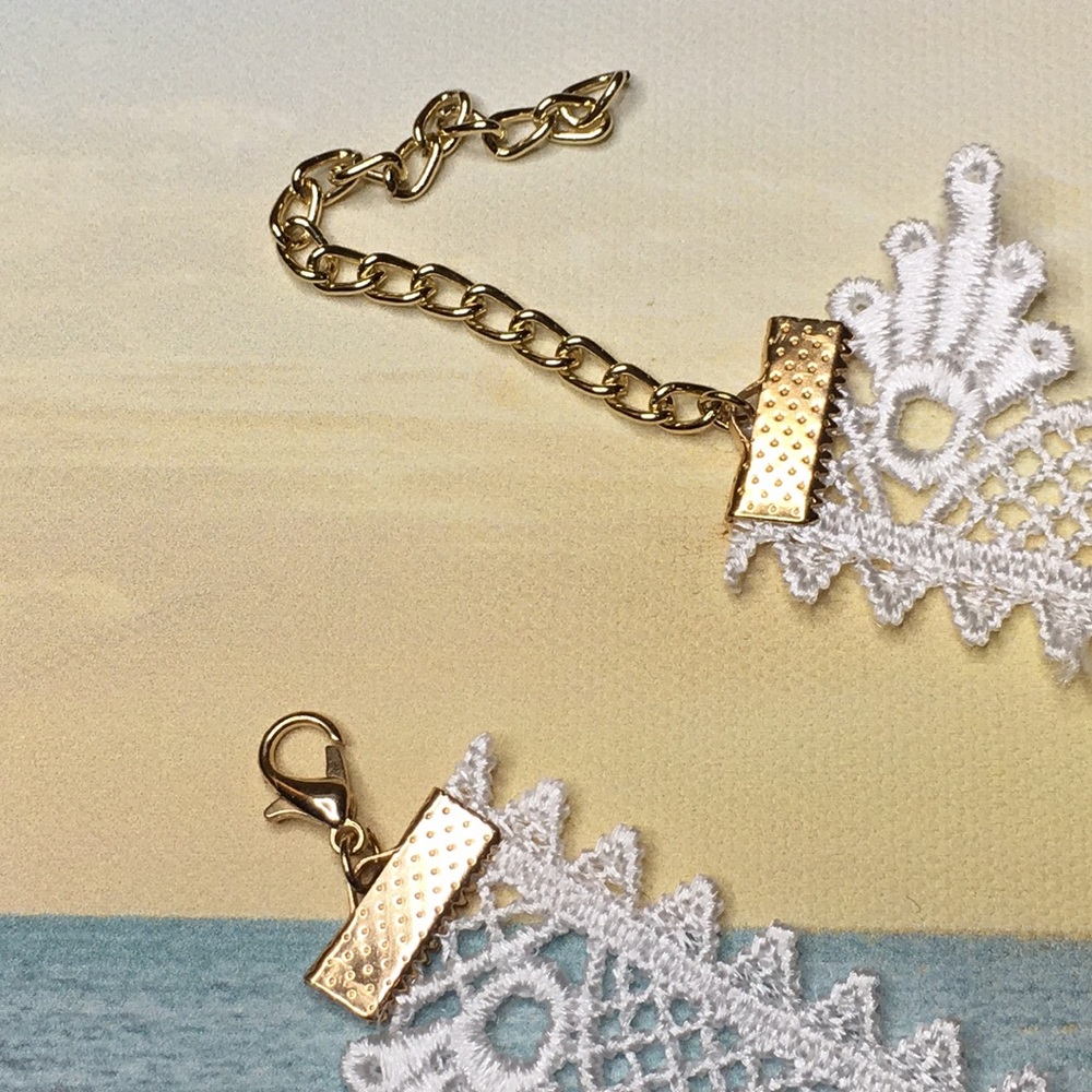 Starfish White Lace Necklace - Picture 8 of 8